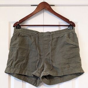 55% Linen 45% Viscose Reitmans Green Draw Waist Shorts Size 13 Summer